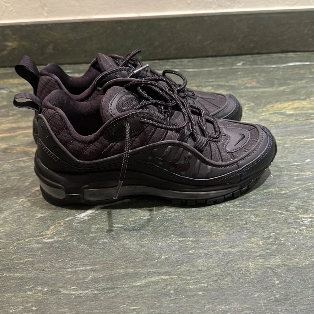 Nike Air Max 98 Triple Black Youth 5 / Women’s 6.5 / Everyday Sneaker